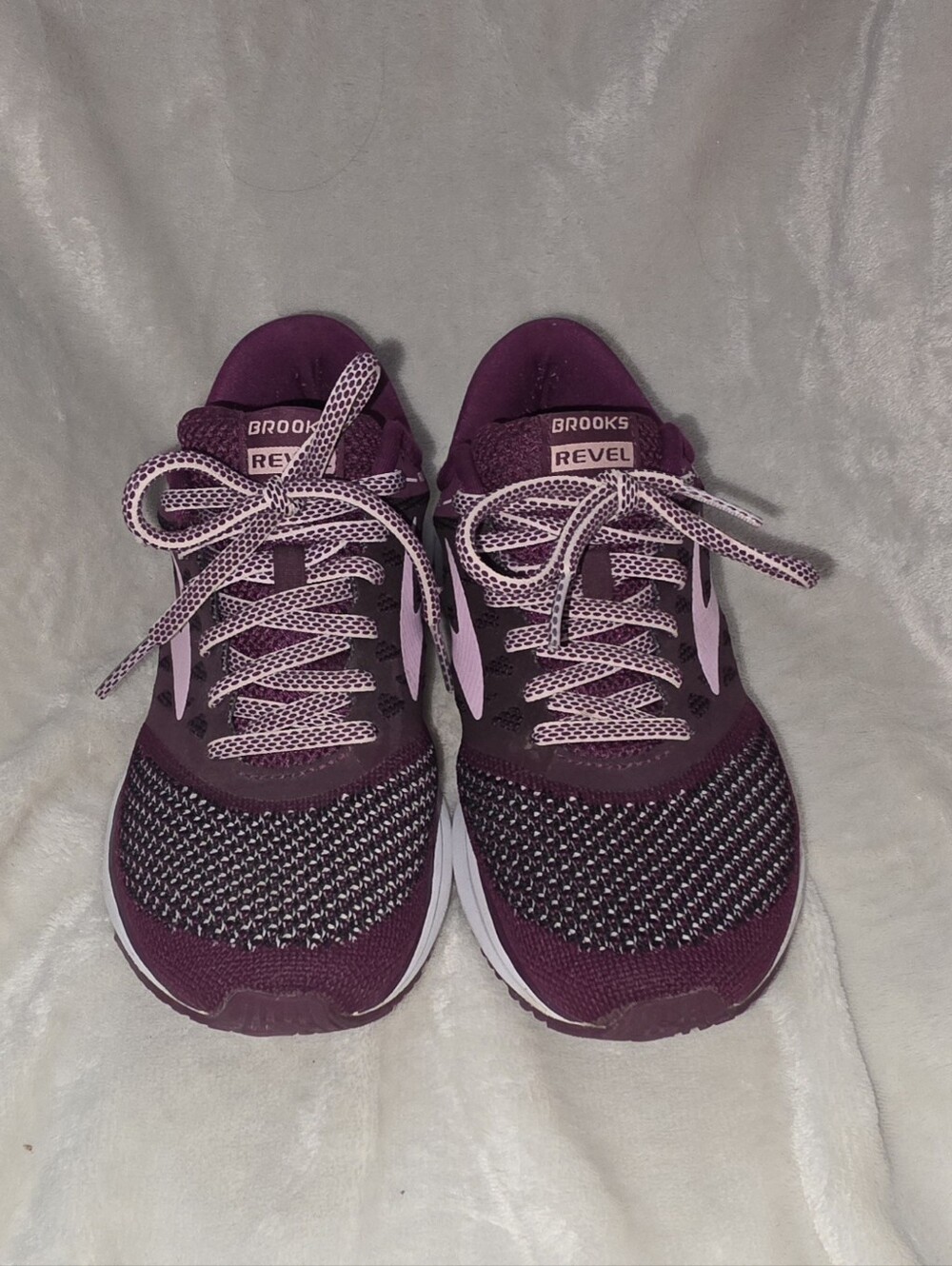 Brooks Revel Plum Running Shoes Size 6 Womens - Picture 3 of 8